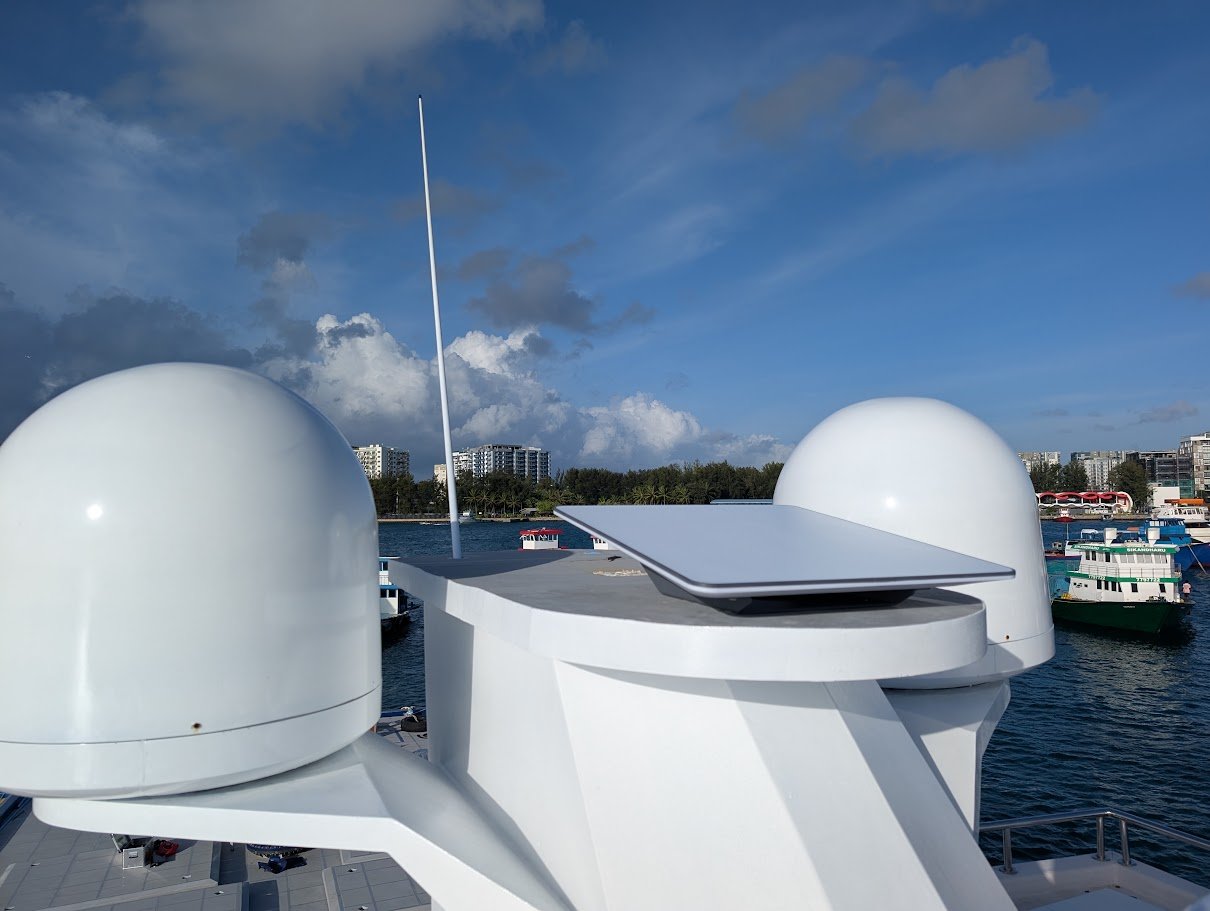 Starlink High Performance on a vessel with marine satellite gear